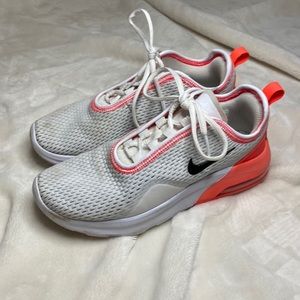 Nike Air Max Motion 2 - size 7 women’s